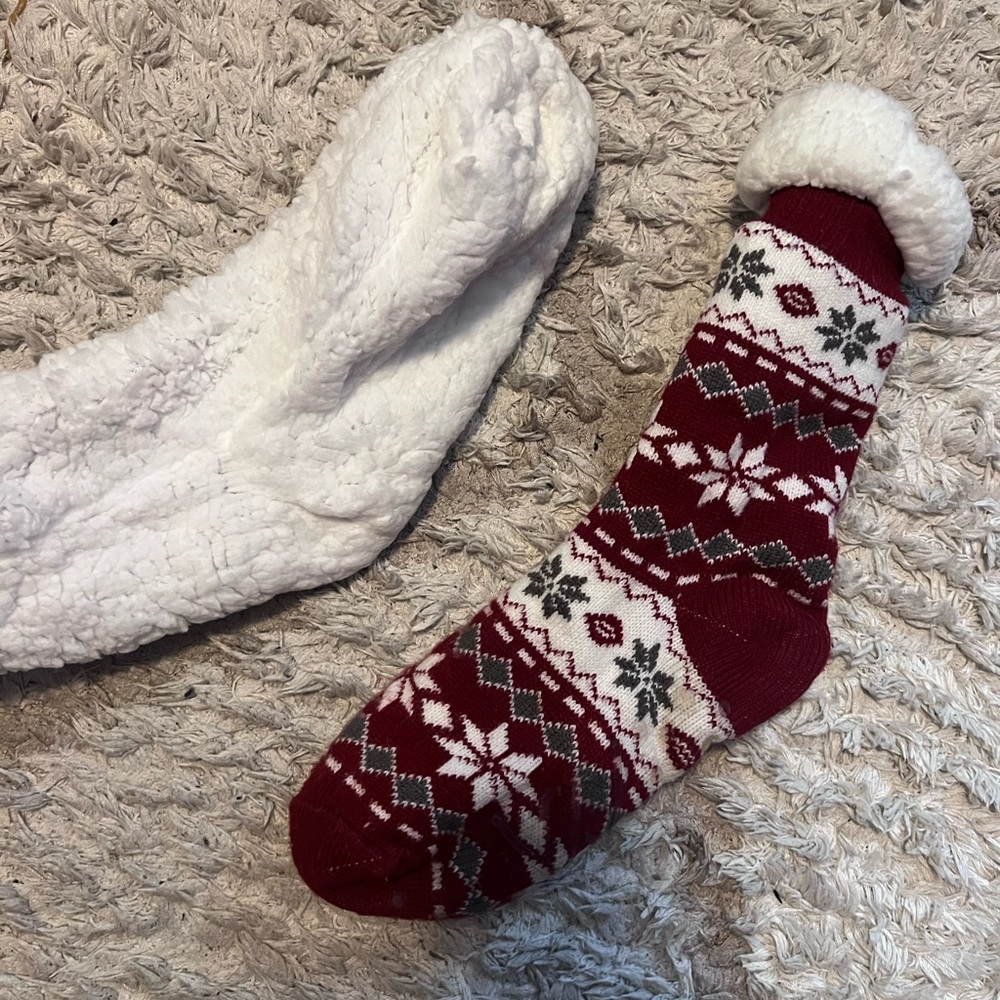 Red and White Snowflake Patterned Socks - Picture 2 of 3